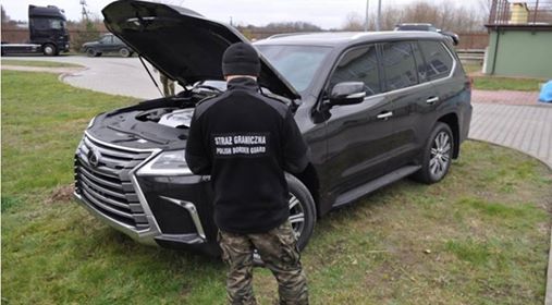 Украинец пытался вывезти из Польши в Украину краденый Lexus ценой в полмиллиона злотых