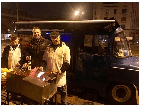 Найсмачніші ковбаски Кракова – “Блакитний фургон”