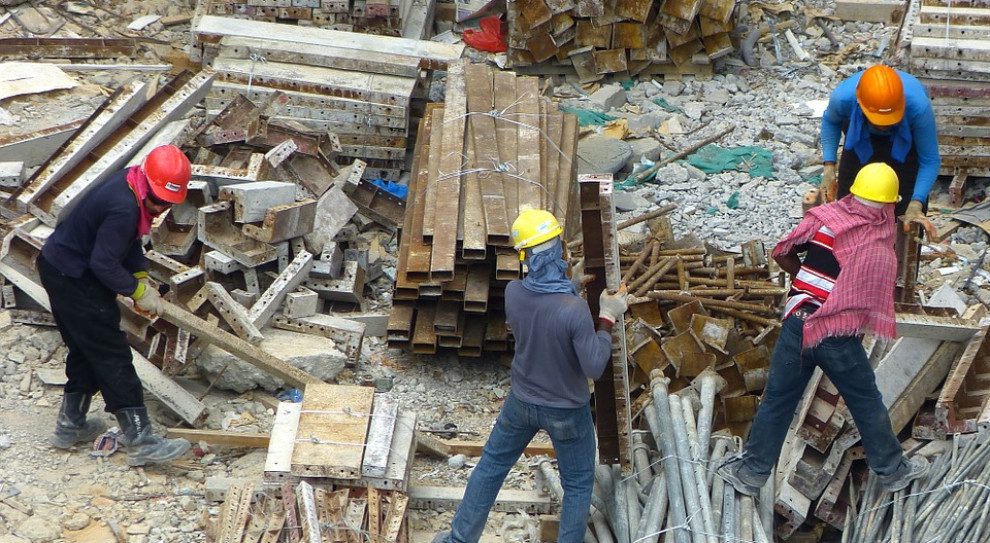 Чуть больше половины украинцев, приезжающих в Польшу на заработки, готовы сделать это снова (укр.)