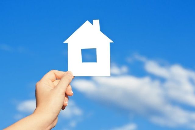 Українцям здають та продають житло у Польщі дорожче, ніж полякам. Чому та як з цім боротися