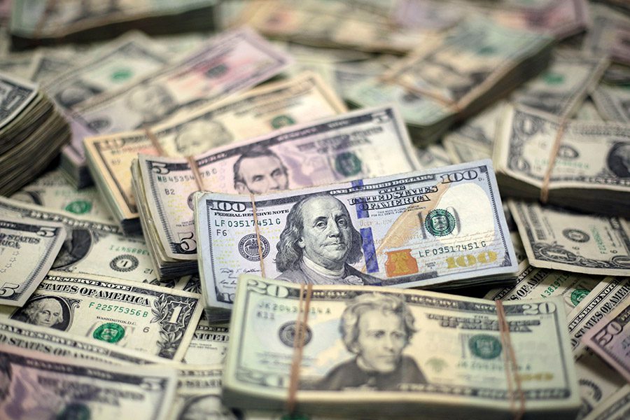 Українця оштрафували за 60 тис. доларів, які він віз поїздом Київ-Перемишль