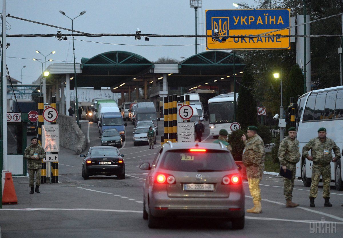 Відновив роботу пункт пропуску Шегині  з піший перехідом, хоча де-факто він не працює