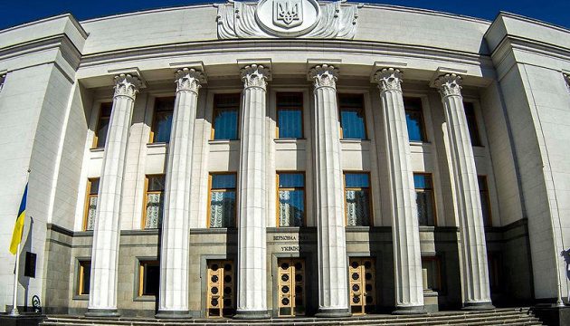 Посередникам у працевлаштуванні за кордон заборонять брати гроші з українців