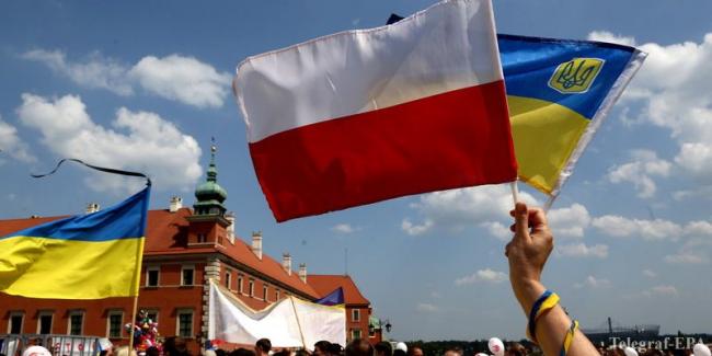Потік українців, що повертаються на роботу у Польщу, зростає
