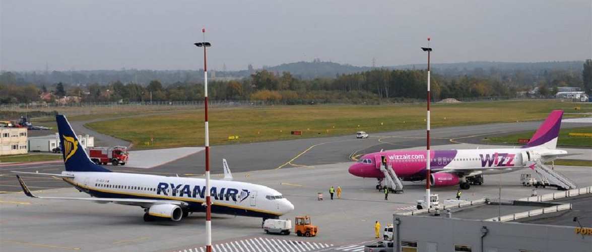 Wizz Air та Ryanair скасують низку рейсів до України