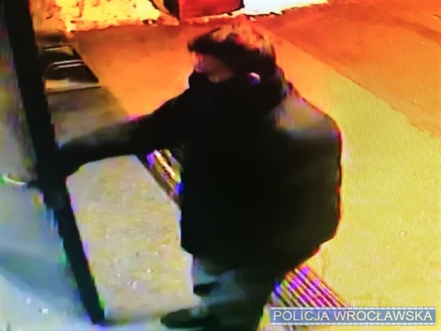 Серія нападів на жінок у Вроцлаві. Поліція звертається за допомогою щодо затримання злочинця