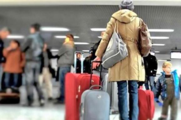У Польщі фіксується зростання кількості фальшивих документів на роботу.Перевіряйте правильність написання компанії, від імені якої вам оформляють запрошення. Часто шахраї використовують різні інтерпретації офіційних назв.