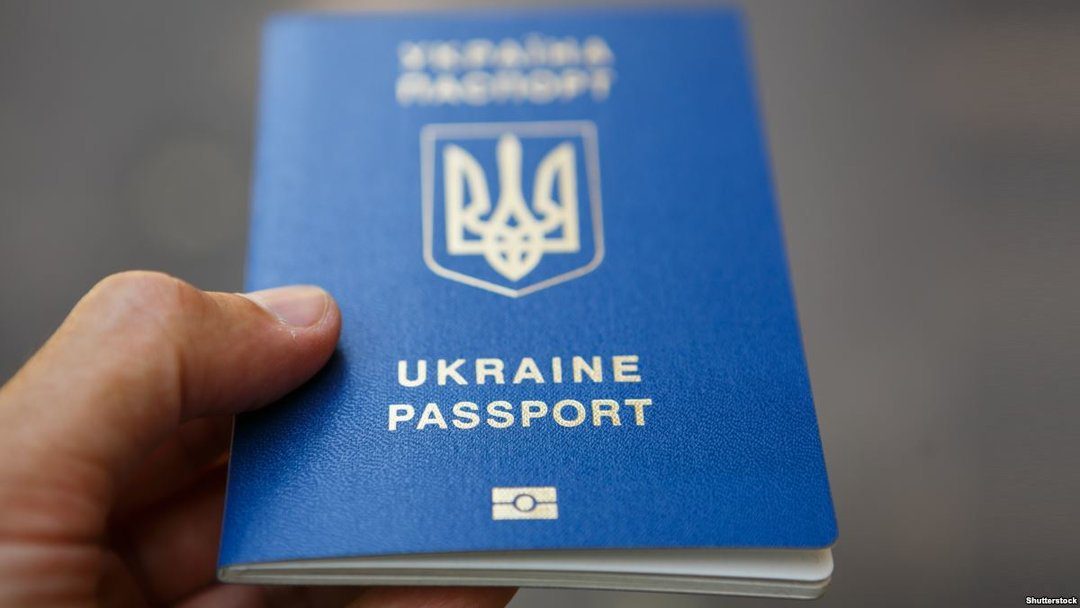 В Україні планують дозволити подвійне громадянство з країнами ЄС та дружніми до нас країнами, але люди з паспортом іншої країни не зможуть обіймати керівні державні посади