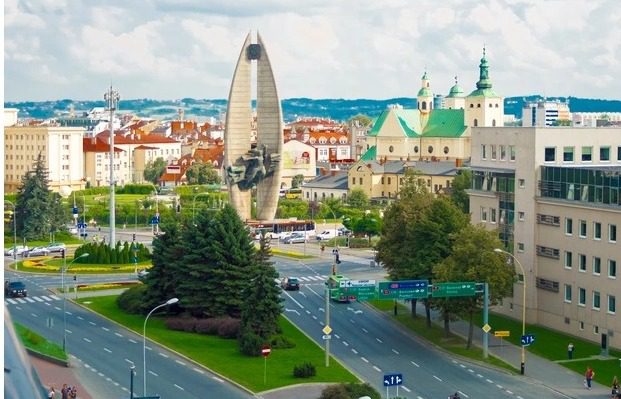 У Жешуве перенесли вибори. Влада каже: через епідемію