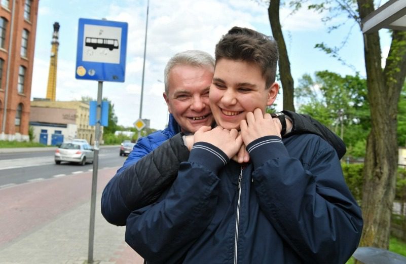 Підліток став героєм, коли зупинив некерований автобус після того, як водію стало зле