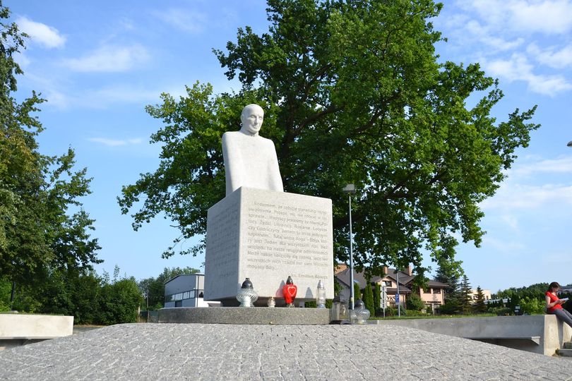 У Люблині з’явився пам’ятник «пароху концтабору Майданек» Омеляну Ковчу