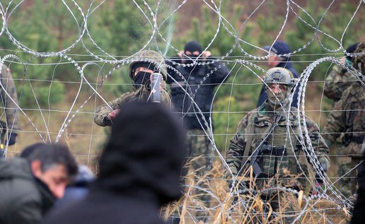 Як мігранти проривали кордон з Польщею. Відео