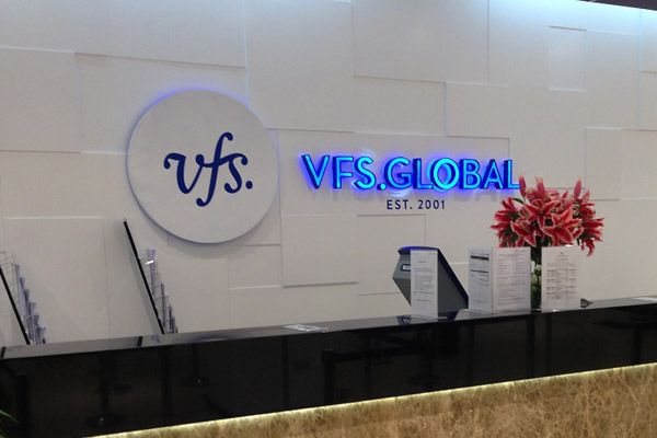 Польські візи українцям до весни видаватимуть через VFS Global