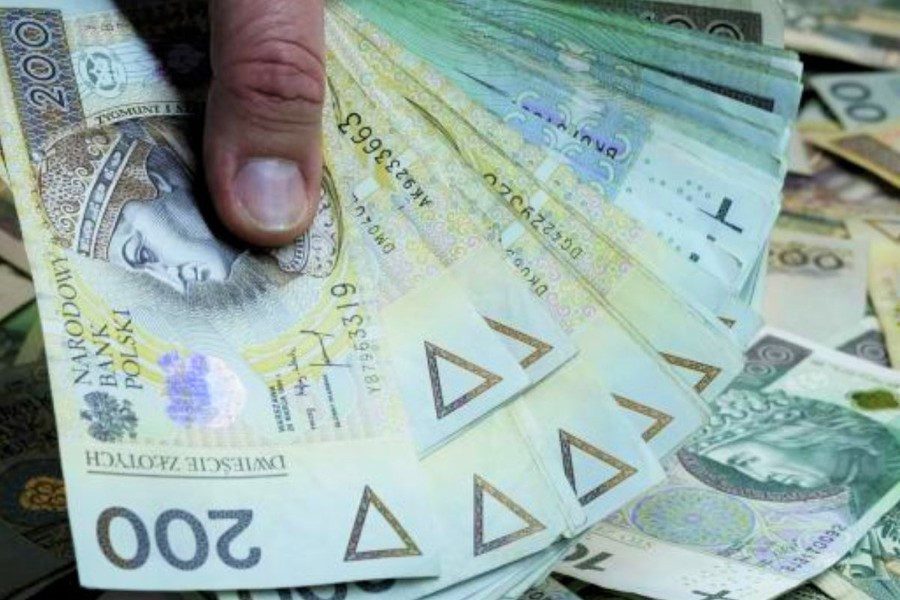 Мінімальна зарплата у Польщі у 2023 зросте двічі