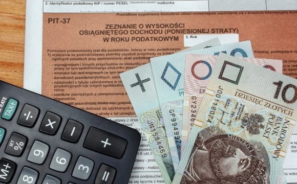 Українські біженці активно платять податки, що позитивно впливає на економіку Польщі