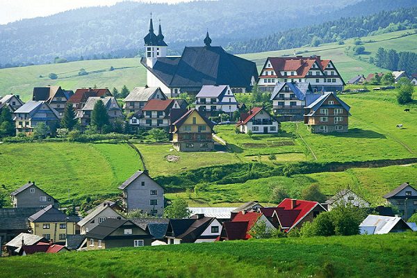 Влада Польщі готує план переселення українських біженців у села