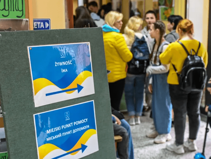 Польша сокращает денежную помощь беженцам из Украины