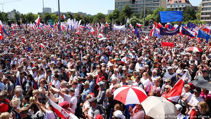 Масові антиурядові протести в Польщі