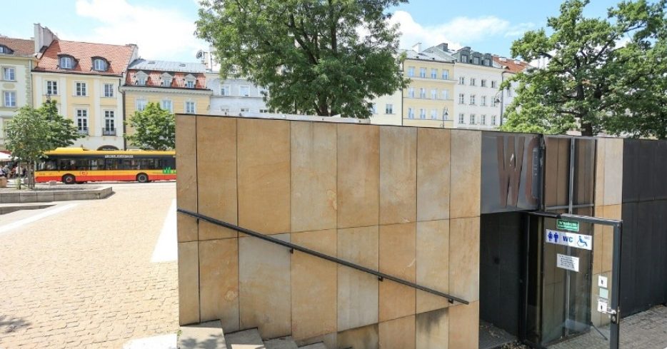 Де знайти туалет в Варшаві