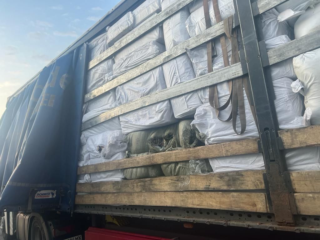 Водій вантажівки намагався незаконно ввезти із Польщі в Україну товару на 500 тис. гривень